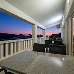 Luna 4* Neum