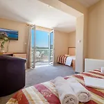 Luna Hotel