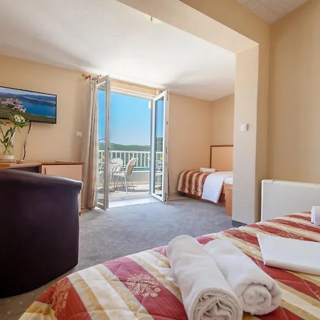 Luna Hotel