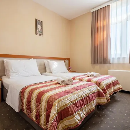Luna 4* Neum