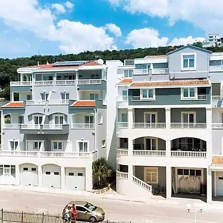 Luna 4* Neum